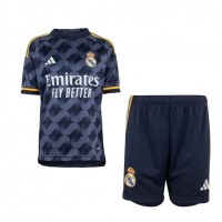 Camiseta Real Madrid Visitante Equipación para niños 2023-24 manga corta (+ pantalones cortos)